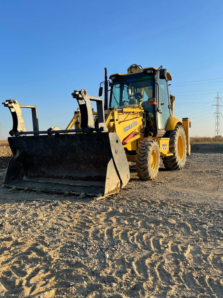 Încărcător Komatsu pe șantier în Prahova